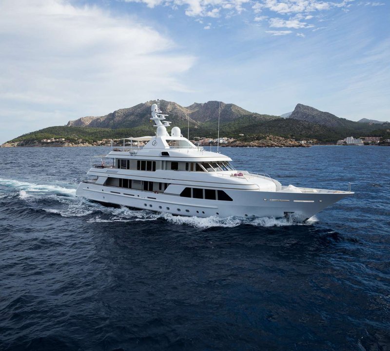 marina yacht charter